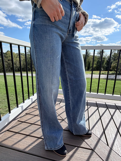 Angelina Straight Leg Judy Blue Jean